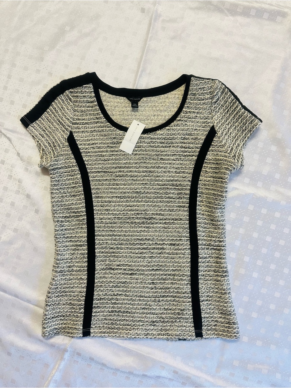 Ann Taylor Black and Cream Short Sleeve Knit Top